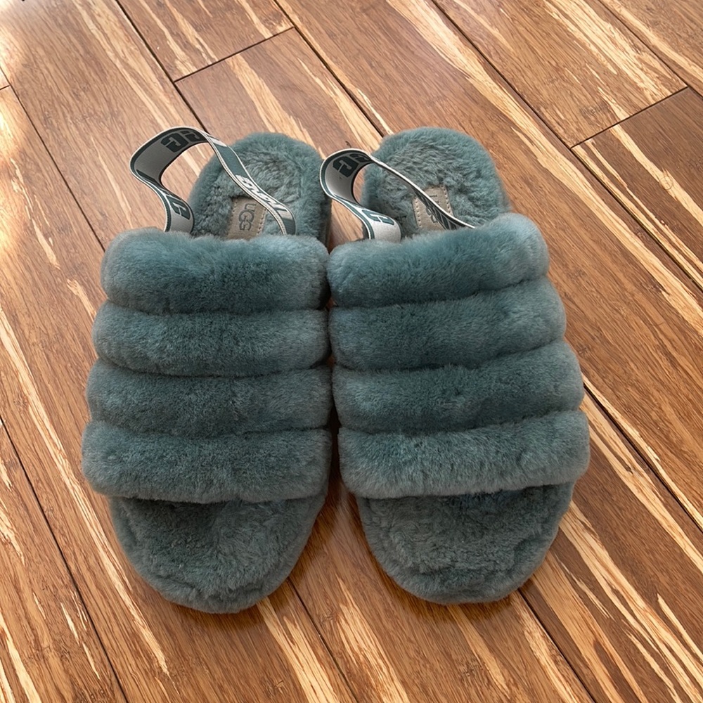 UGG FLUFF YEAH